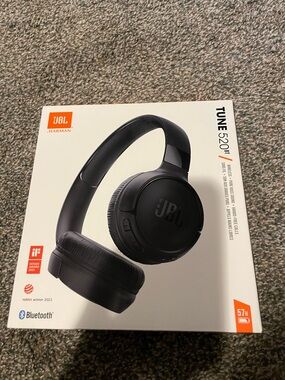 JBL Tune 520BT Wireless Over-Ear Headphones - Black